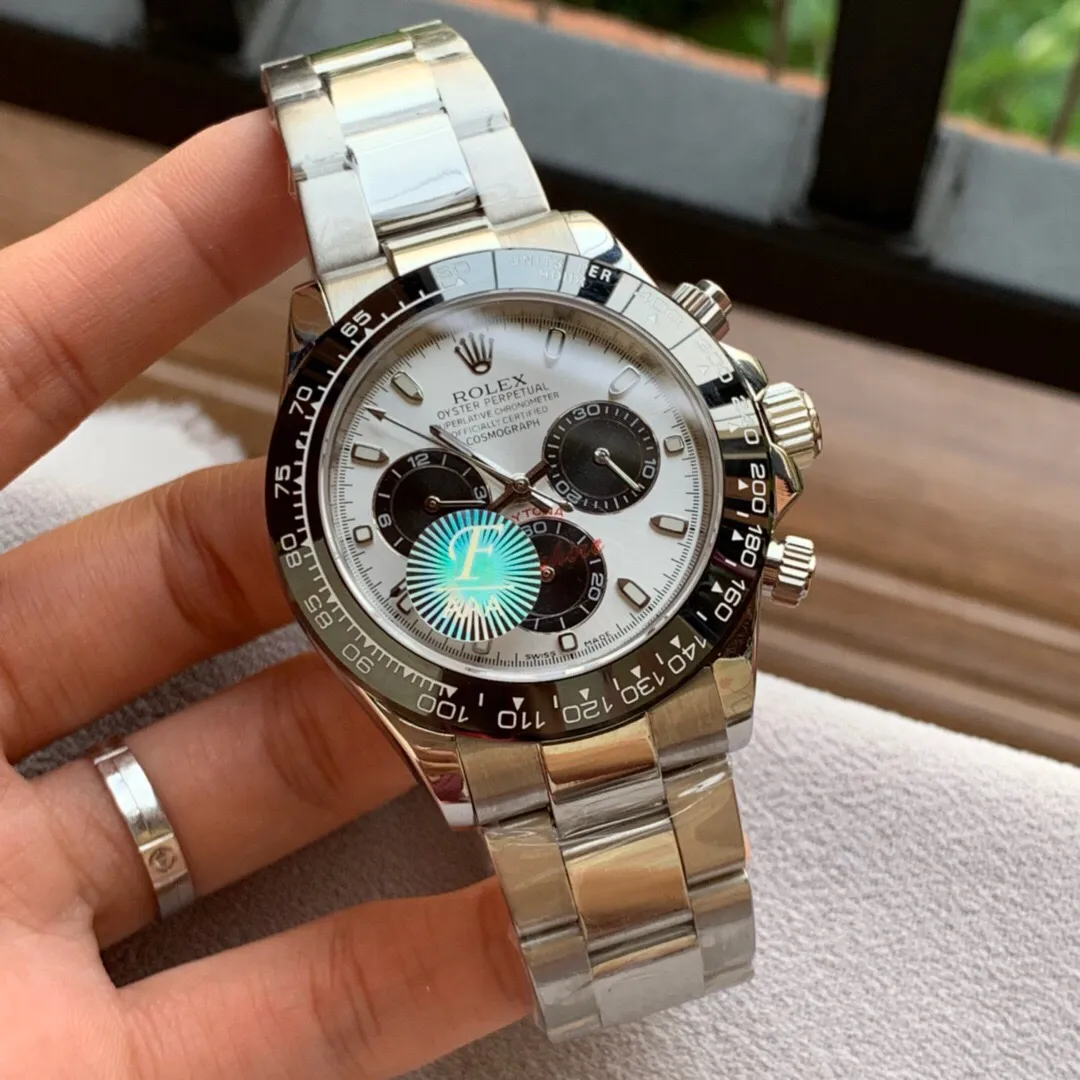 [Foreign trade import] 💰1320 The most classic version, the sales champion 🏆🏆 🎈🎈 "Massive updates" are all available 🎈🎈 Factory F V2 classic version is fully available Bring it as a gift and choose it as a "Daytona" Suitable for any occasion and matched with clothing, timeless 🔥🔥 [Rolex Cosmograph Daytona Series] [Movement] A customized three-eye enlarged version of the fully automatic mechanical movement is used to ensure that the distance between the three function dials is consistent with the original. [Case] 40mmX12mm matches the original size, and the dark black ceramic solid outer ring is equipped with a tachymeter scale (real ceramic technology is used to scratch and never fade. The texture is consistent with the original) [Dial] The function dial font and the dial logo are superimposed and printed using a superimposed printing process. When viewed from the side, there will be a slight bulge. The background texture of the disk has been filtered and corrected countless times to ensure that it is 100% consistent with the original. The Rolex metal LOGO on it is separately molded, and it can be compared to the original in terms of three-dimensionality and roundness. The easy-to-read Chroma light luminous display is equipped with long-lasting luminous material. [Mirror] Flat sapphire crystal glass is scratch-resistant, and the effect will never be ghosted, consistent with the original product. [Buckle] Made of imported 316 steel and polished from 1:1 parts. The inner side is sanded and corroded with the Rolex steel seal. The external buckle safety ring is exactly the same as the original. ⌚⌚ Produced by F factory, perfect in every detail.