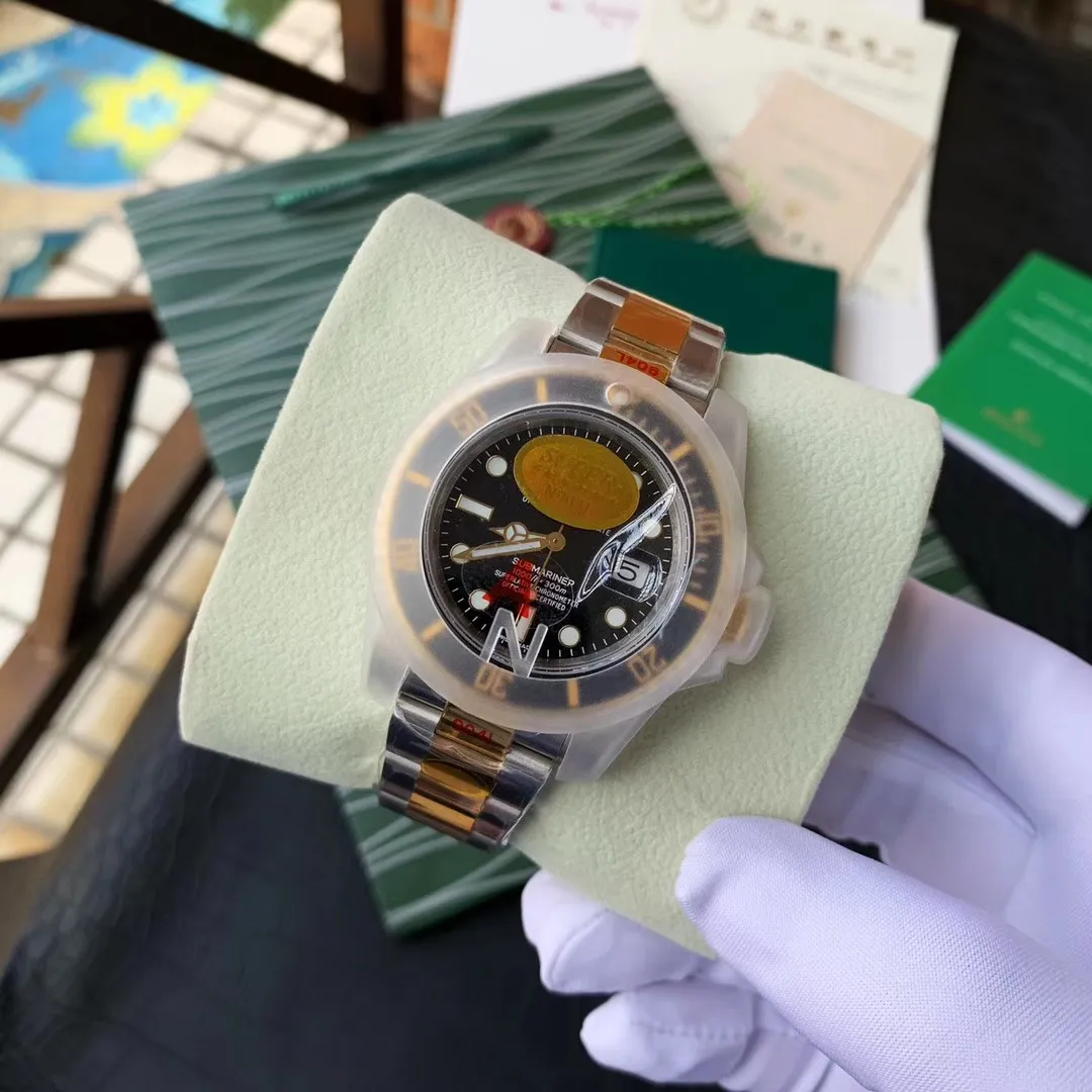 【Foreign trade import】💰3900! Factory N V8 version 2836 movement arrives‼ Official one-to-one replica of the original version (super version) Rolex SUB Submariner series model 116610 gold series/green water ghost/black water ghost/blue water ghost, original mold opening, equipped with 2836 movement, the most classic Oyster style: [904L stainless steel case] size 40mm X The 13mm Oyster case is consistent with the original product. Through careful polishing and strict quality control, the shape is ensured to be in place, and the brushing and polishing are comparable to the original craftsmanship. [Crown] One case and one crown, carefully crafted, each crown logo faces upright, highlighting the symbol of the king. The master watchmaker strives for excellence in every detail, and continues the waterproof system of the lock, just like the original. [904L Stainless Steel Watch Strap] The three-row link Oyster watch strap is made of fully brushed technology, which is delicate and clean. It is equipped with an Oyster safety buckle. The elegant solid link watch strap is full of texture and comfortable to wear. [Mirror] Made of scratch-resistant sapphire mirror and blue film calendar crystal. [Bezel] The bezel is made of one-piece (non-etched) sapphire luminous beads, the platinum electroplated scale has a uniform color that will never fade, and the ice blue super bright luminous. 300 meters waterproof. Each watch has been strictly tested before leaving the factory to ensure quality. Please pay attention to more details. 🔥Top quality products are constantly produced🔥