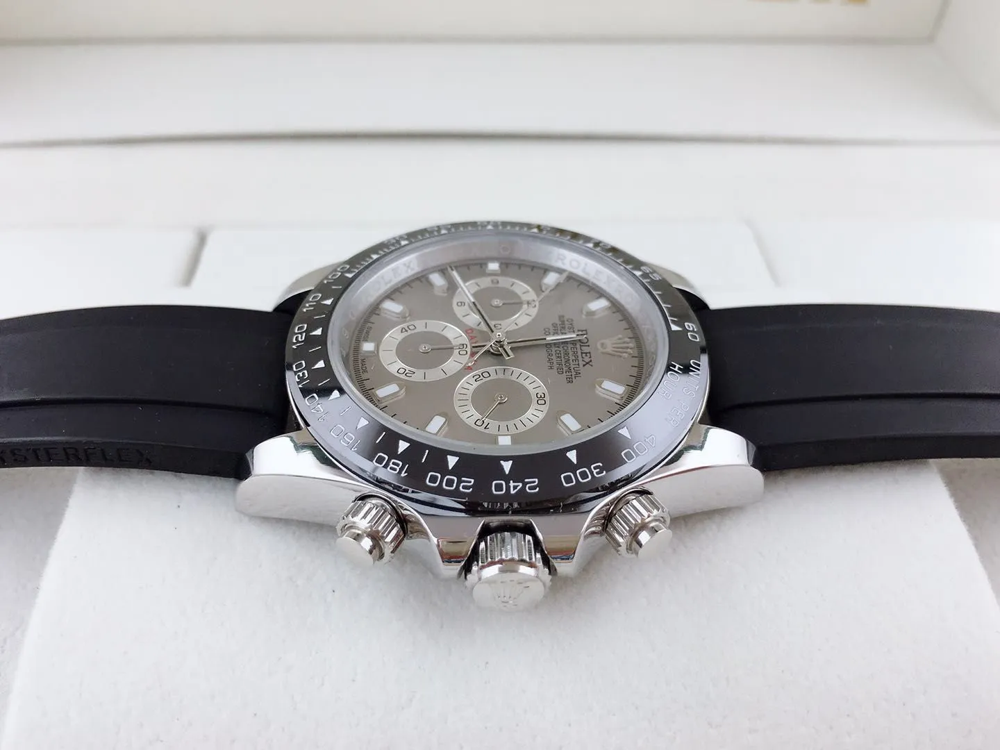 [Foreign Trade Import] 💰970 Daytona New model recommended Rolex. Paired with original imported 8215 machine. Size 40mmx10mm, summer trendy silicone band, worth owning!